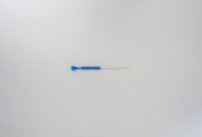 注射器洗浄ブラシ 2cc（PBT毛材：青)　10本入　　サイズ：ブラシ長50㎜×ブラシ径φ12㎜×全長190㎜
